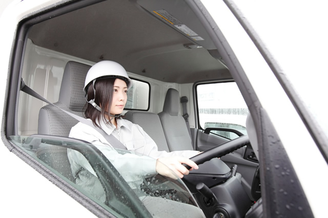 女性ドライバーイメージ